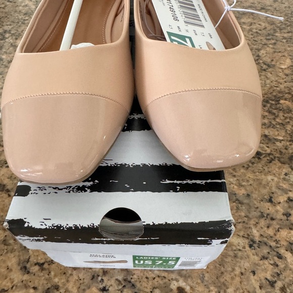 NWT and Box Dolce Vita Malanie Ladies Ballet Flats Blush Size 7.5 - Picture 4 of 14
